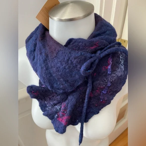Hand crafted wet felted merino wool scarf/collar - Picture 5 of 5